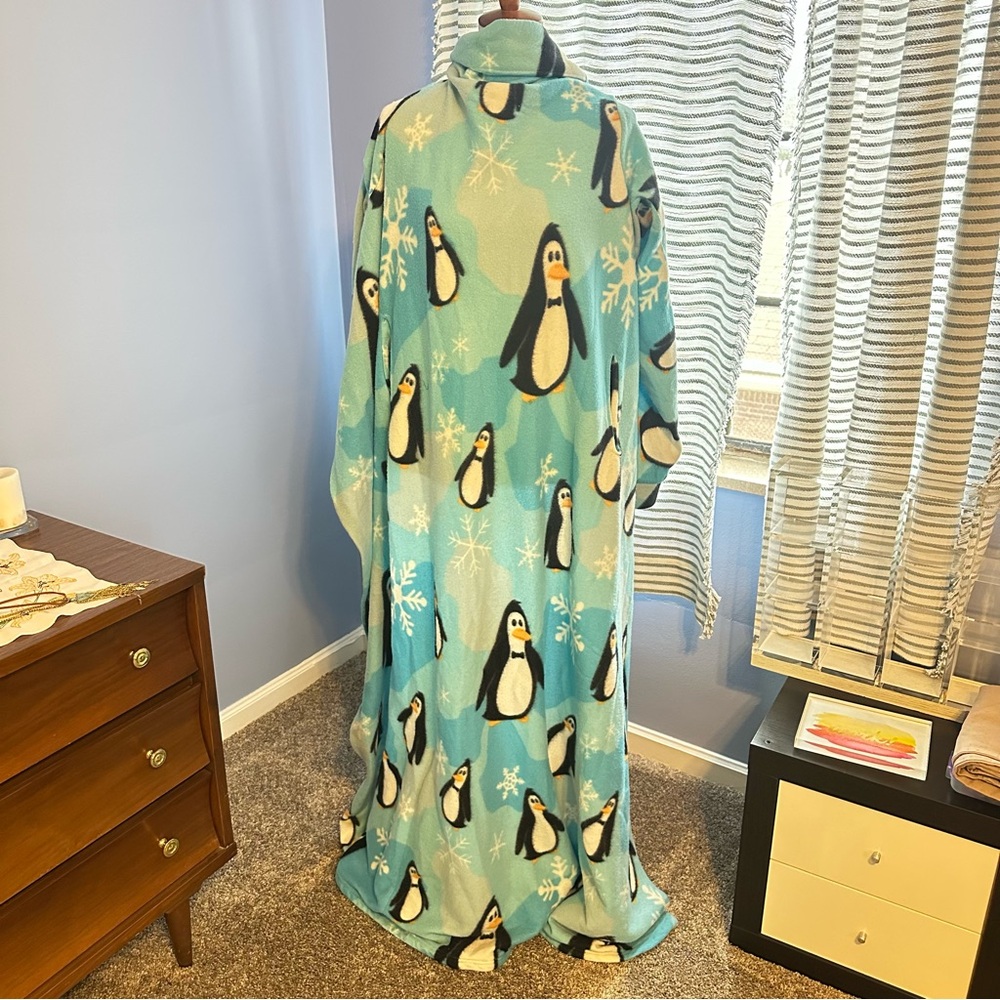 Penguin Print Fleece Snuggie with Pockets - Adult Size